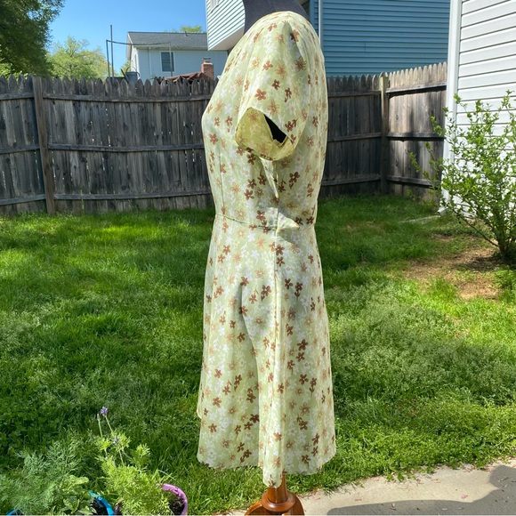 Vintage Jacklyn Smith Classics 90’s Green Neutral Floral Skater Dress - Picture 3 of 7